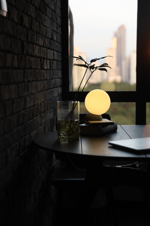 Cantilever Table Light – A Note on Balance